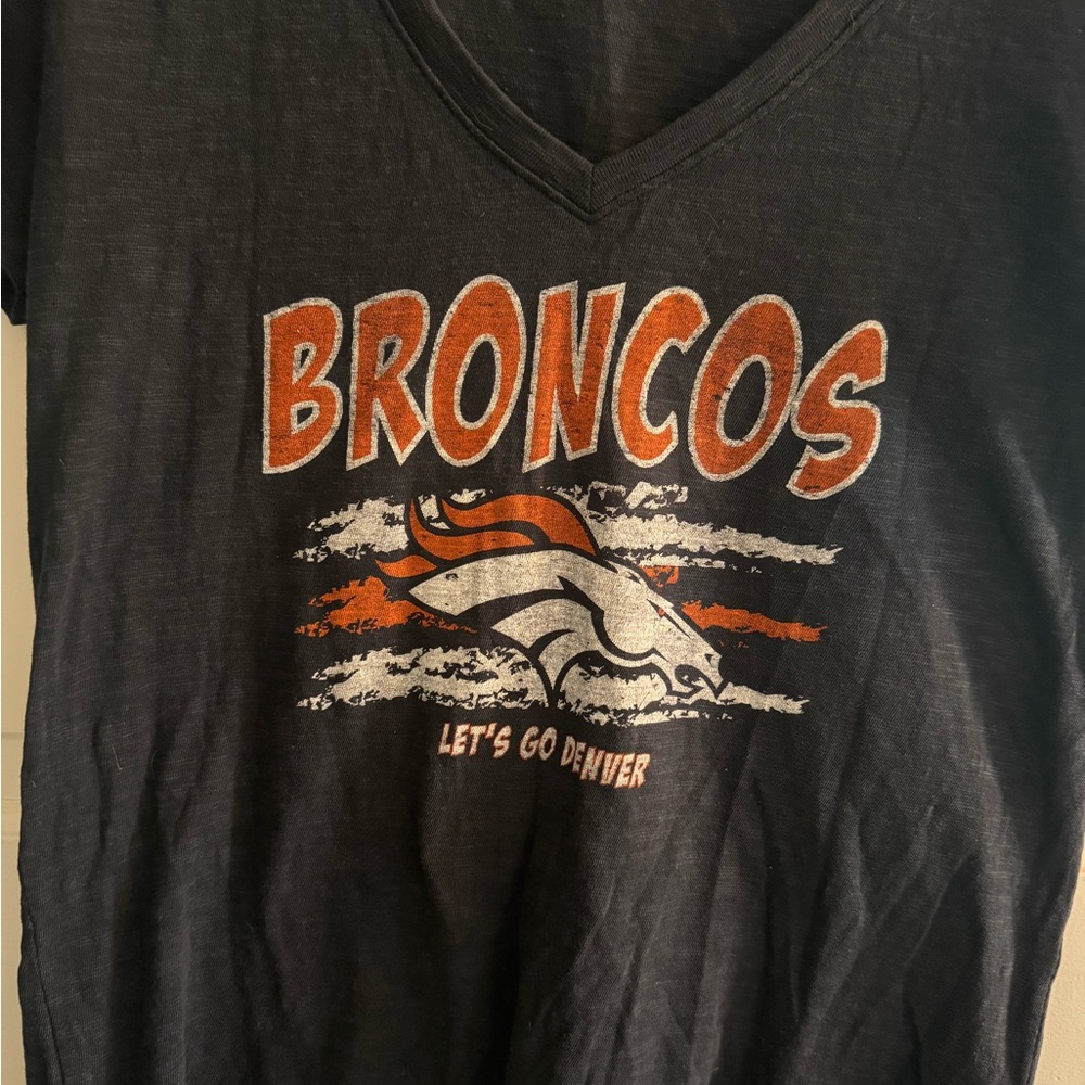 Broncos NFL V-Neck Tee 47 Brand